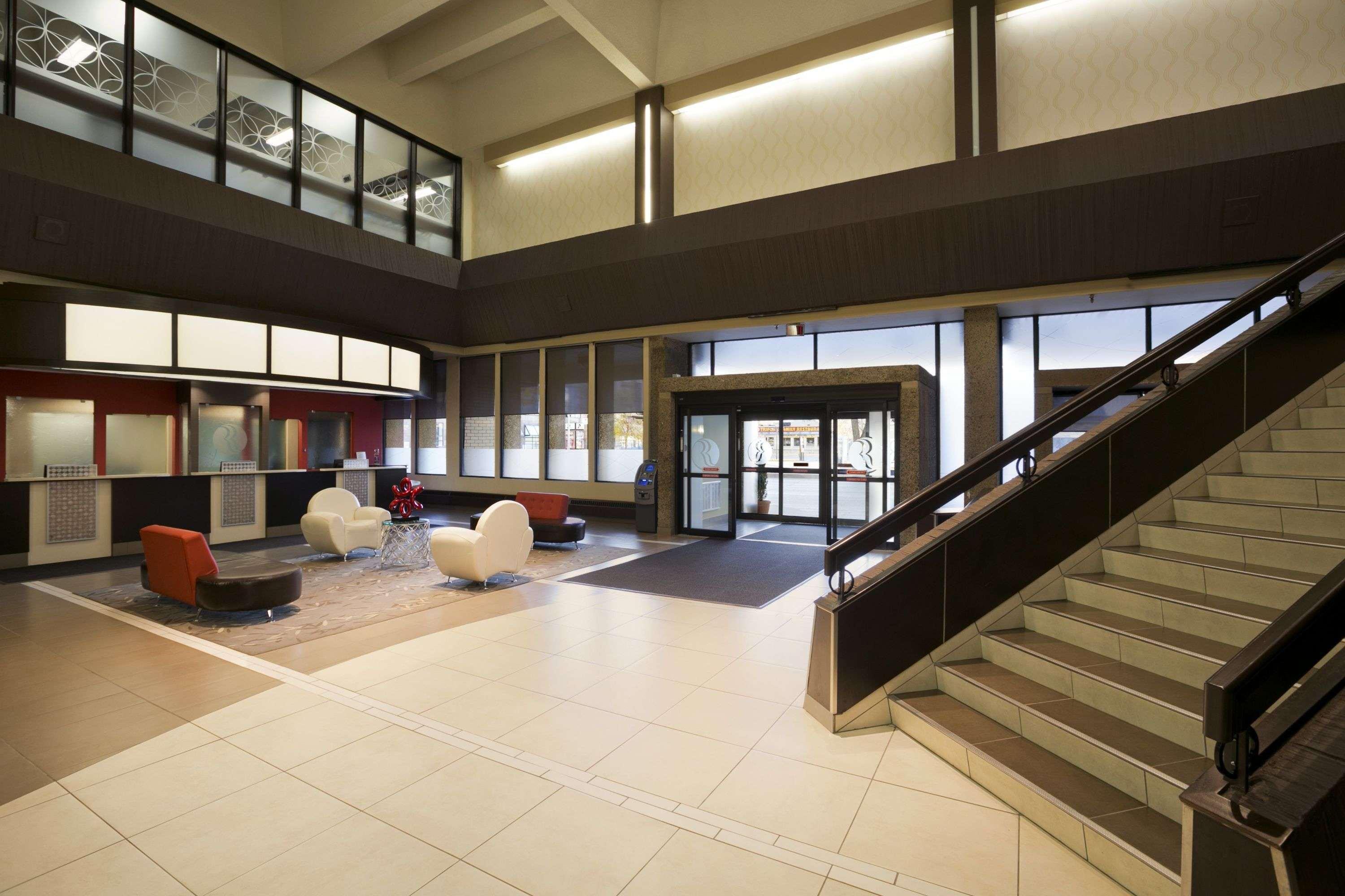 מלון Ramada Plaza By Wyndham Regina Downtown מראה חיצוני תמונה