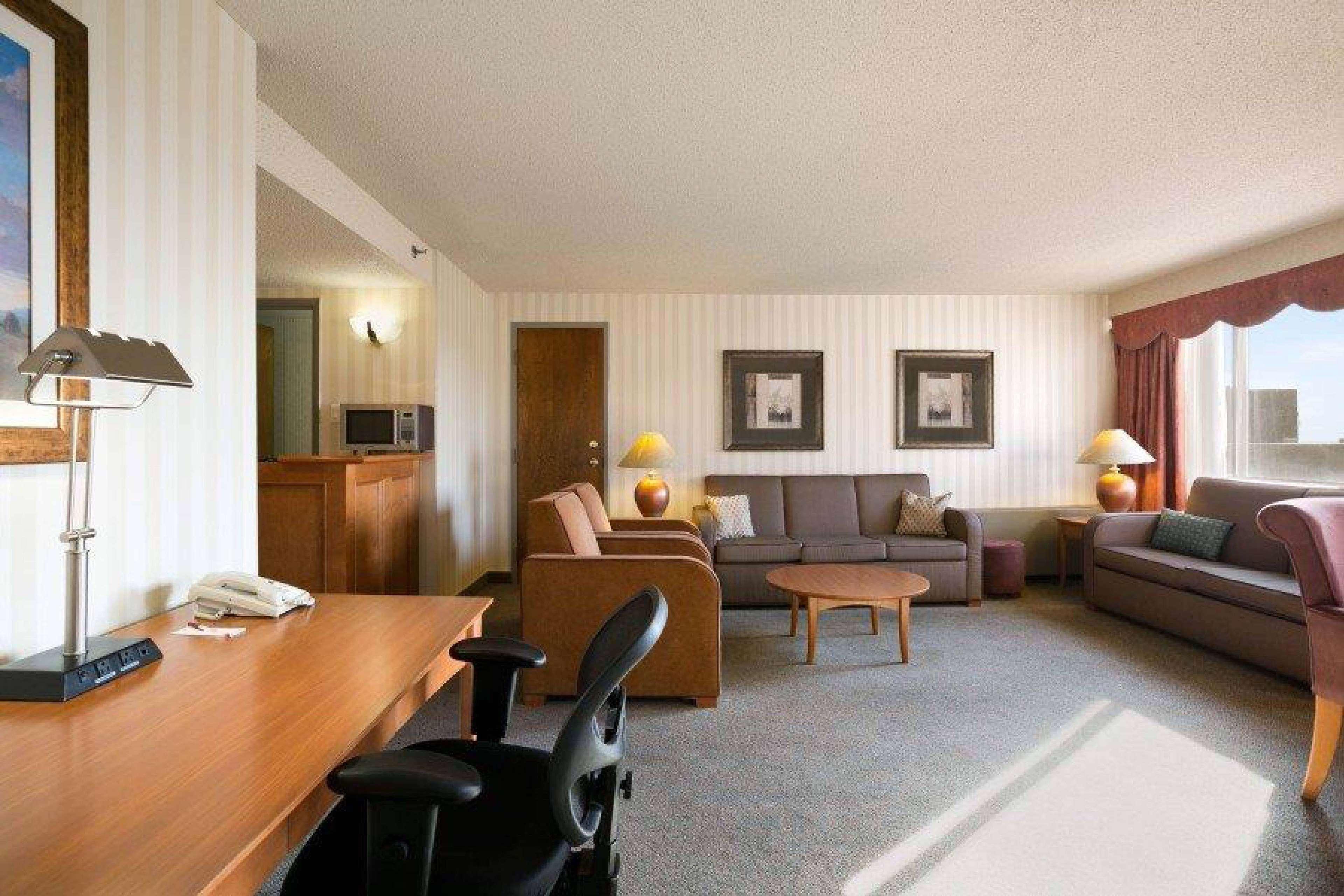 מלון Ramada Plaza By Wyndham Regina Downtown מראה חיצוני תמונה