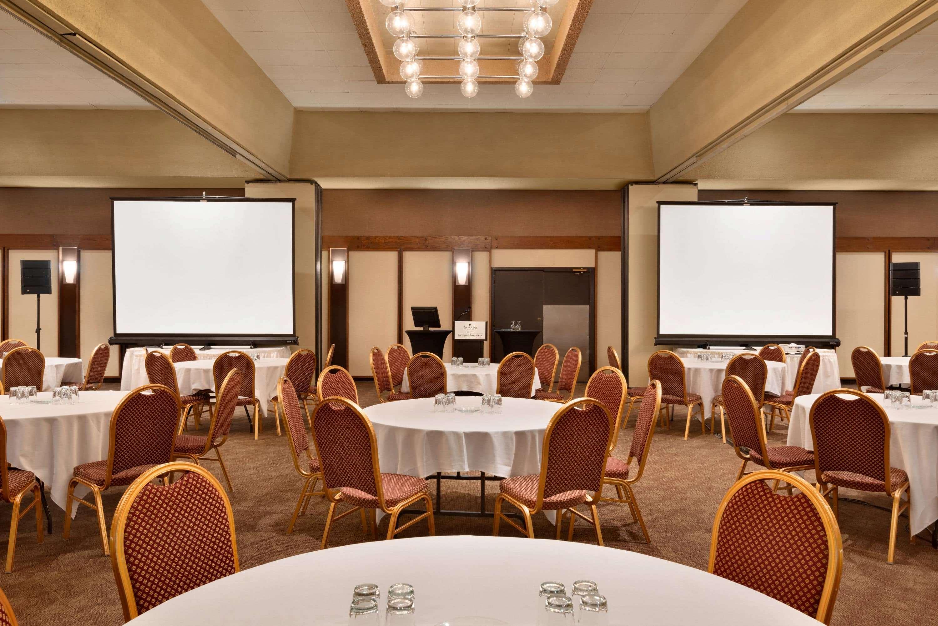 מלון Ramada Plaza By Wyndham Regina Downtown מראה חיצוני תמונה