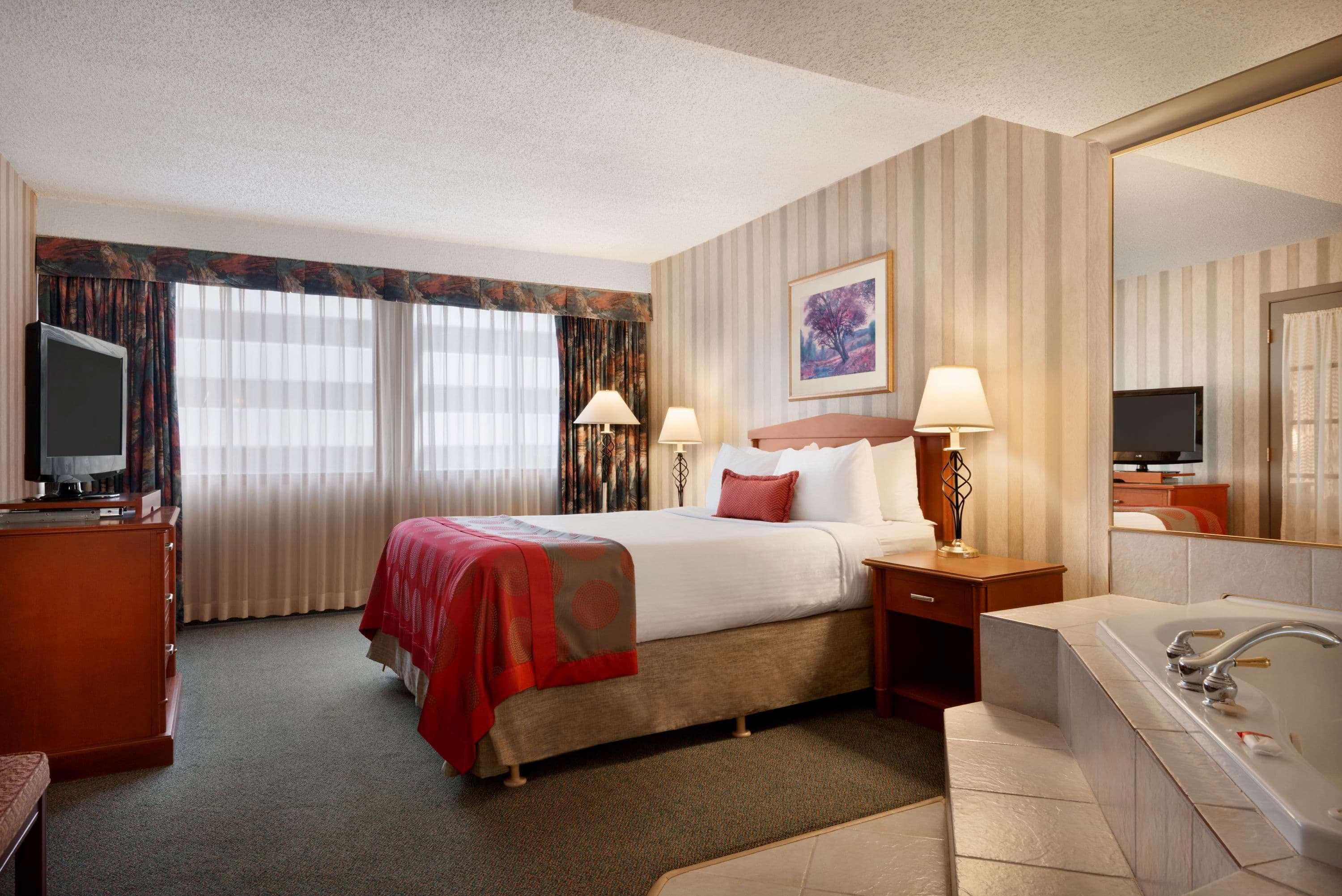 מלון Ramada Plaza By Wyndham Regina Downtown מראה חיצוני תמונה