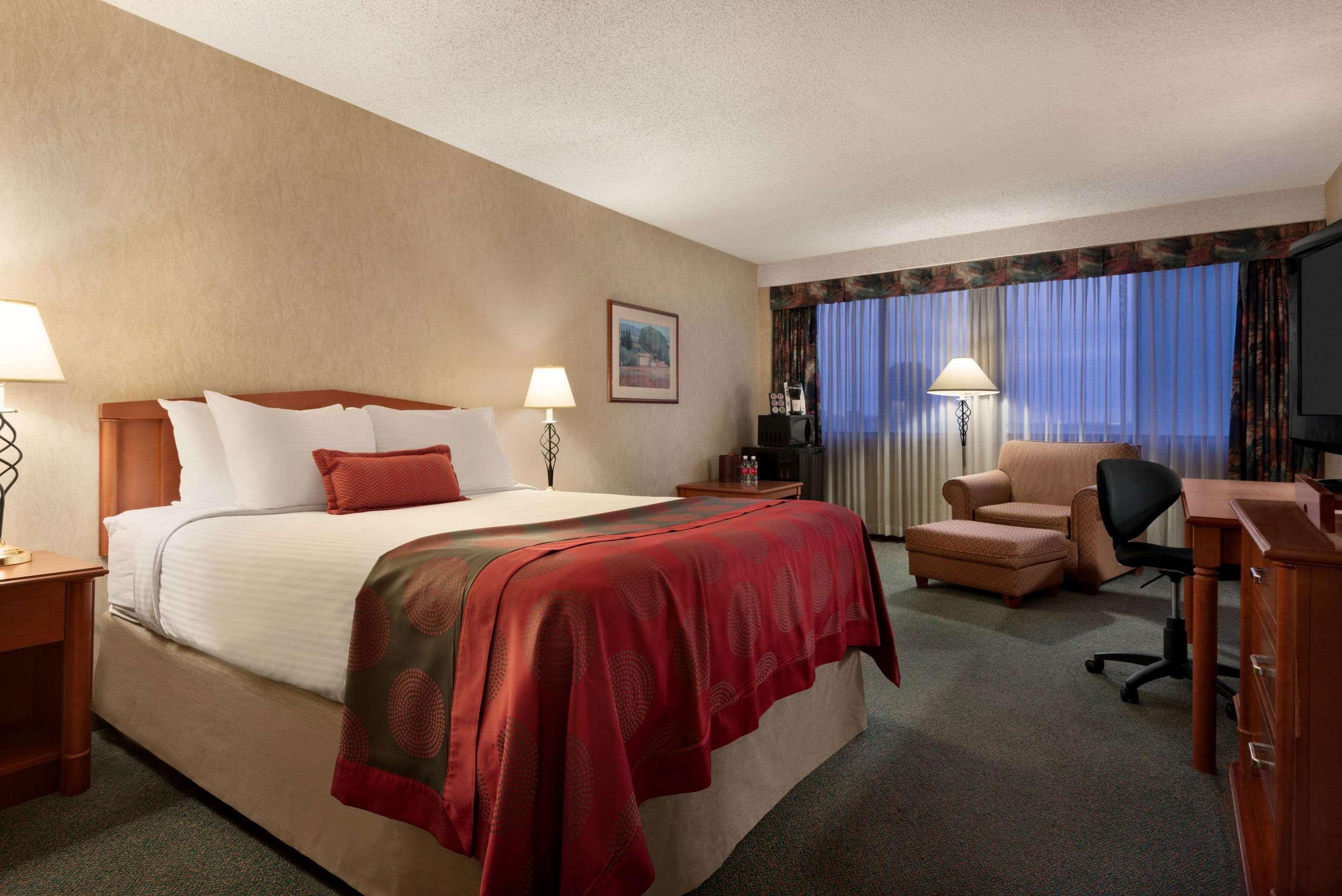 מלון Ramada Plaza By Wyndham Regina Downtown מראה חיצוני תמונה