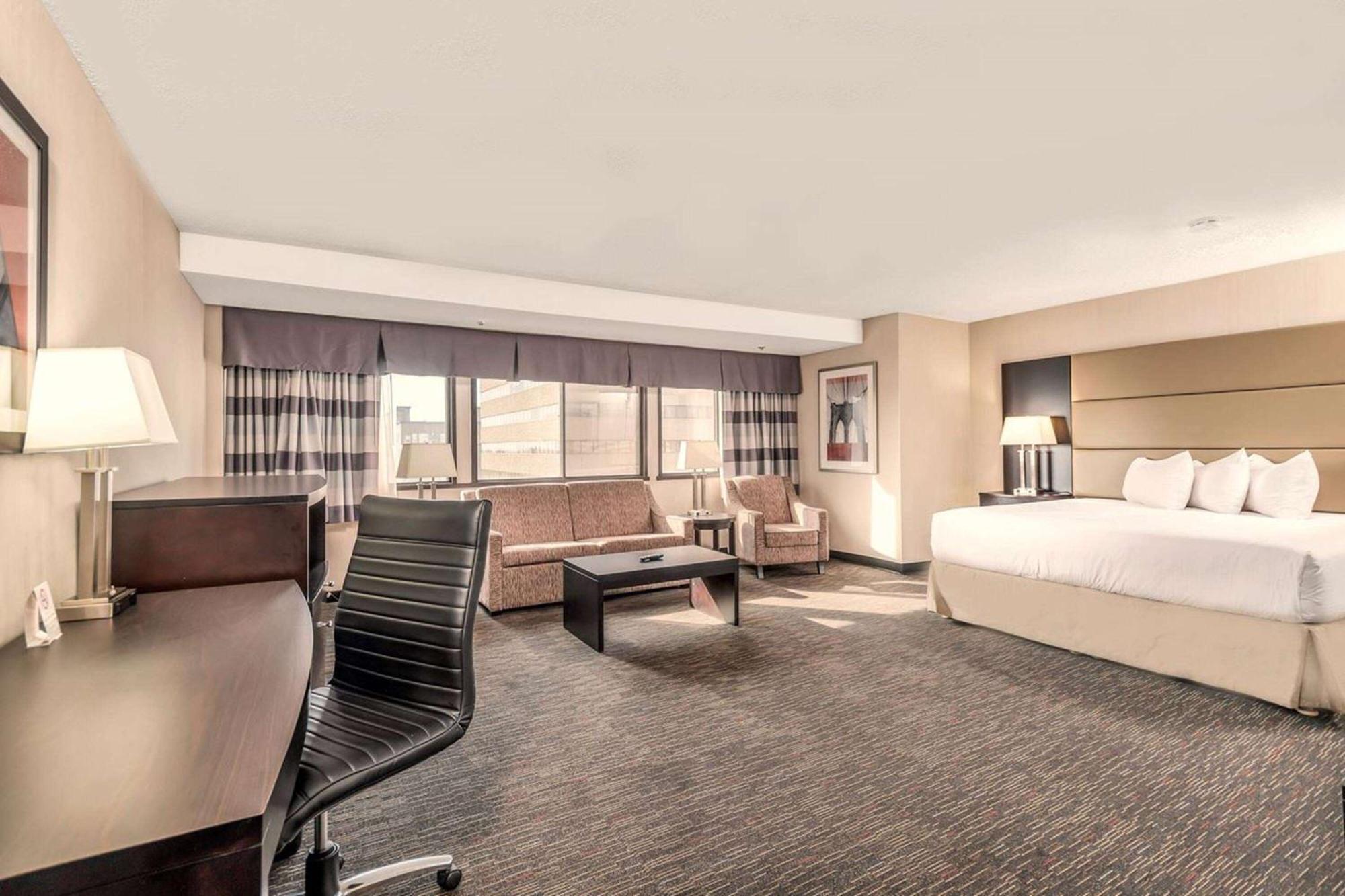 מלון Ramada Plaza By Wyndham Regina Downtown מראה חיצוני תמונה