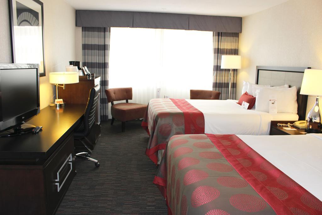 מלון Ramada Plaza By Wyndham Regina Downtown מראה חיצוני תמונה