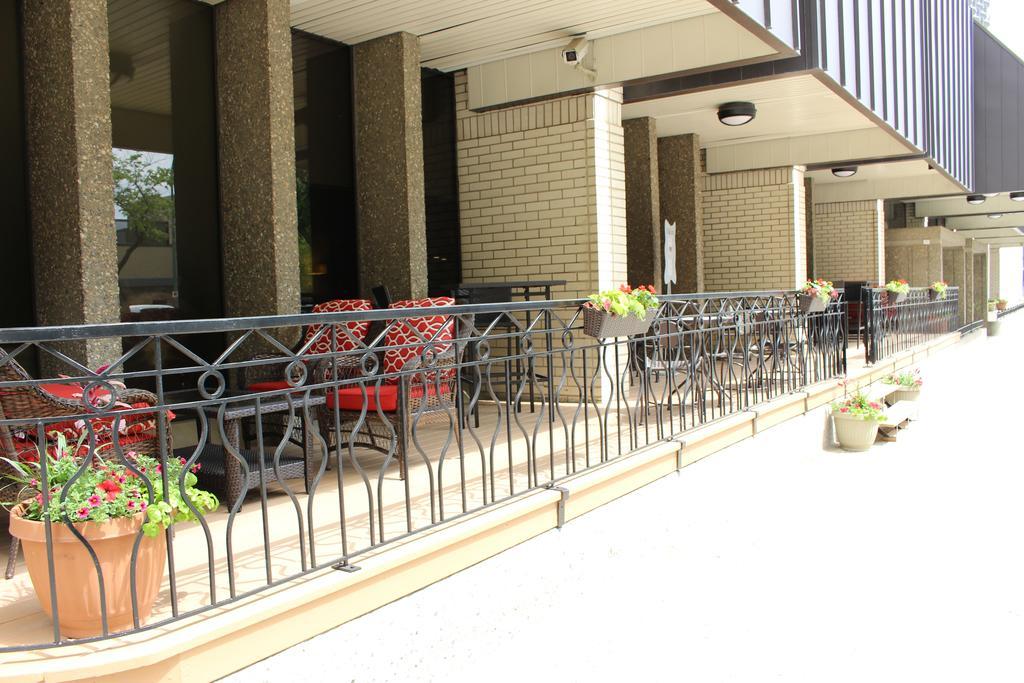 מלון Ramada Plaza By Wyndham Regina Downtown מראה חיצוני תמונה